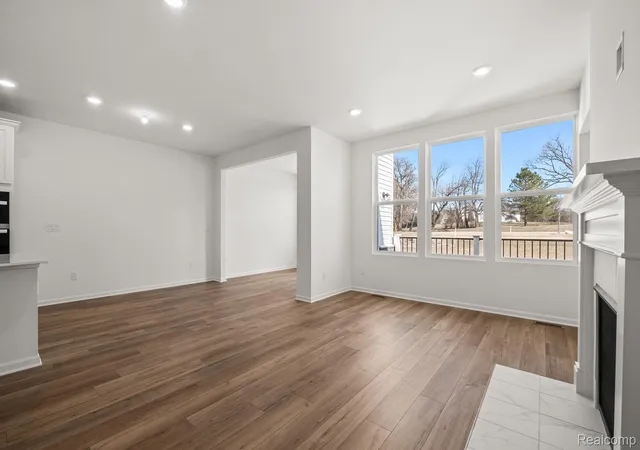 Listing Photo 5 - Condo for sale in building located at 5692 Corgi Dr, Ann Arbor, MI 48108