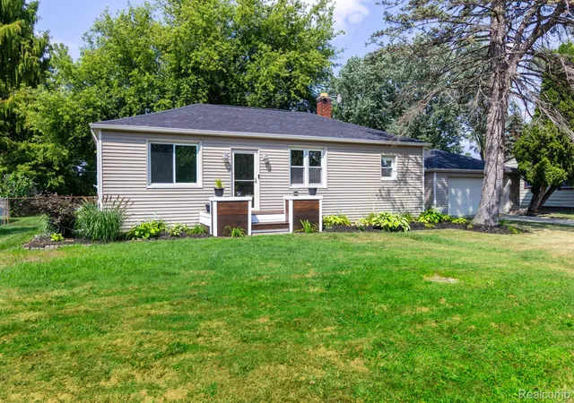 Photo 1 of Sale Pending at 5555 Botsford Ave, Sterling Heights, MI 48310 | MLS# 20261074318 | Listing updated on 2026-10-15