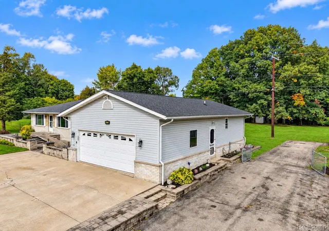 Photo 3 of Single family home for sale at 6252 Greer Rd, West Bloomfield, MI 48324 | MLS# 20261074323 | Listing updated on 2026-10-10