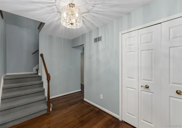Photo 2 of Single family home for sale at 2937 Waterloo Dr, Troy, MI 48084 | MLS# 20261074338 | Listing updated on 2026-10-18
