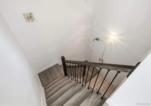 Listing Photo 3 - Condo for sale in building located at 29825 Indian Trl, Farmington Hills, MI 48331