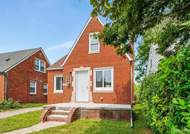Photo 3 of Single family home for sale at 8415 Sherman Ave, Warren, MI 48089 | MLS# 20261074347 | Listing updated on 2026-10-09