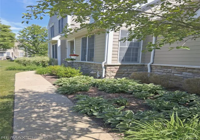 Listing Photo 4 - Condo for sale in building located at 26426 Island Lake Dr, NoviCity_Oakland, MI 48374 - Unit #24