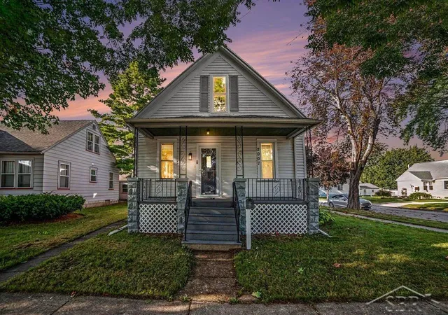 Photo 3 of Single family home for sale at 2007 18th Street, Bay City, MI 48708 | MLS# 61050221811 | Listing updated on 2026-10-04