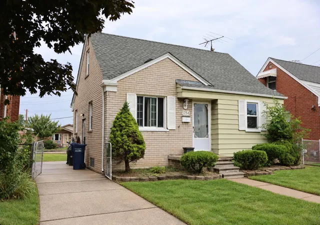 Photo 2 of Single family home for sale at 1754 Markese Ave, Lincoln Park, MI 48146 | MLS# 81026048996 | Listing updated on 2026-10-14