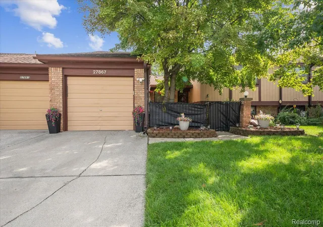 Photo 1 of Condo for sale at 27867 Addelia St, Warren, MI 48093 | MLS# 20261074380 | Listing updated on 2026-10-22