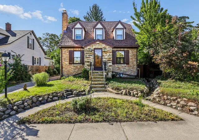 Photo 1 of Sale Pending at 1053 W Forest Ave, Muskegon, MI 49441 | MLS# 71026049010 | Listing updated on 2026-10-07