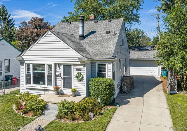 Photo 1 of Sale Pending at 1850 Columbia Rd, Berkley, MI 48072 | MLS# 20261074402 | Listing updated on 2026-10-12