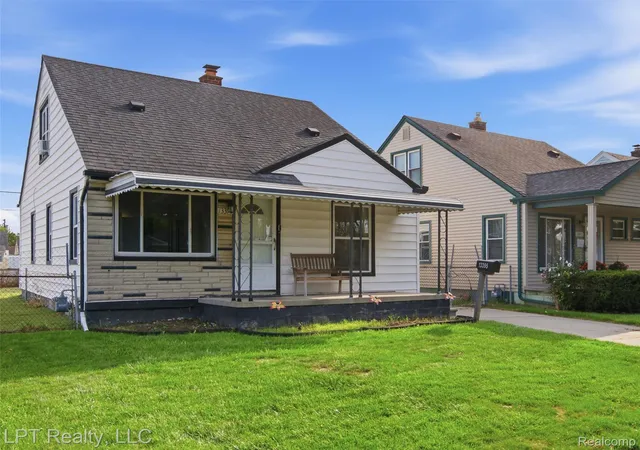 Photo 3 of Single family home for sale at 13395 Castle St, Southgate, MI 48195 | MLS# 20261074404 | Listing updated on 2026-10-10