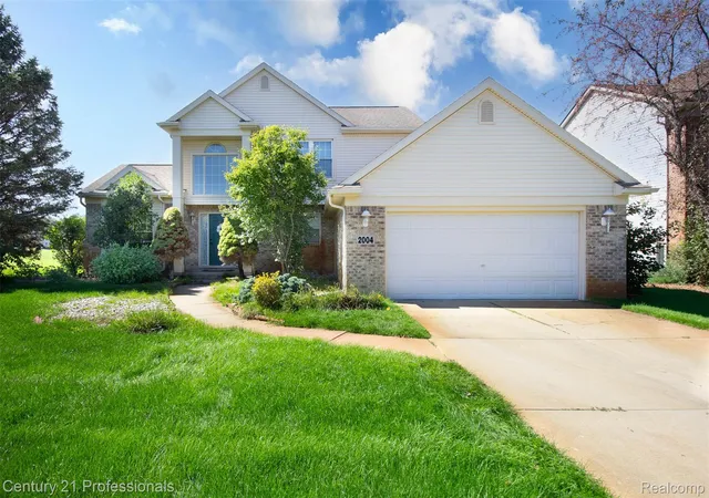 Photo 1 of Single family home for sale at 2004 Twin Sun Cir, Walled Lake, MI 48390 | MLS# 20261074418 | Listing updated on 2026-10-20