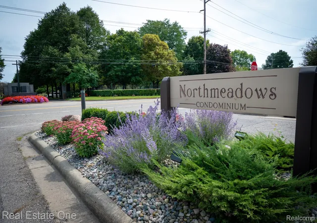 Photo 3 of Condo for sale at 7900 Meadow Dr, Waterford, MI 48329 | MLS# 20261074420 | Listing updated on 2026-10-18