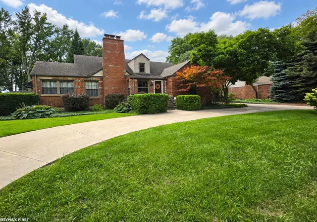 Photo 1 of Single family home for sale at 543 Vernier Rd, Grosse Pointe Woods, MI 48236 | MLS# 58050221832 | Listing updated on 2026-10-06