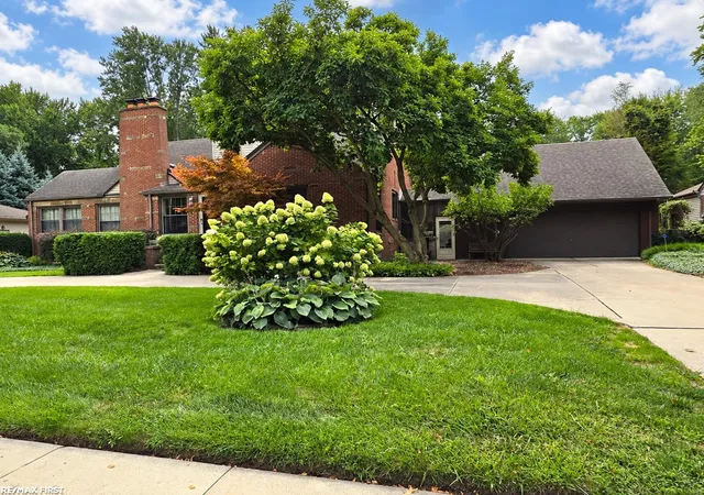 Photo 2 of Single family home for sale at 543 Vernier Rd, Grosse Pointe Woods, MI 48236 | MLS# 58050221832 | Listing updated on 2026-10-06