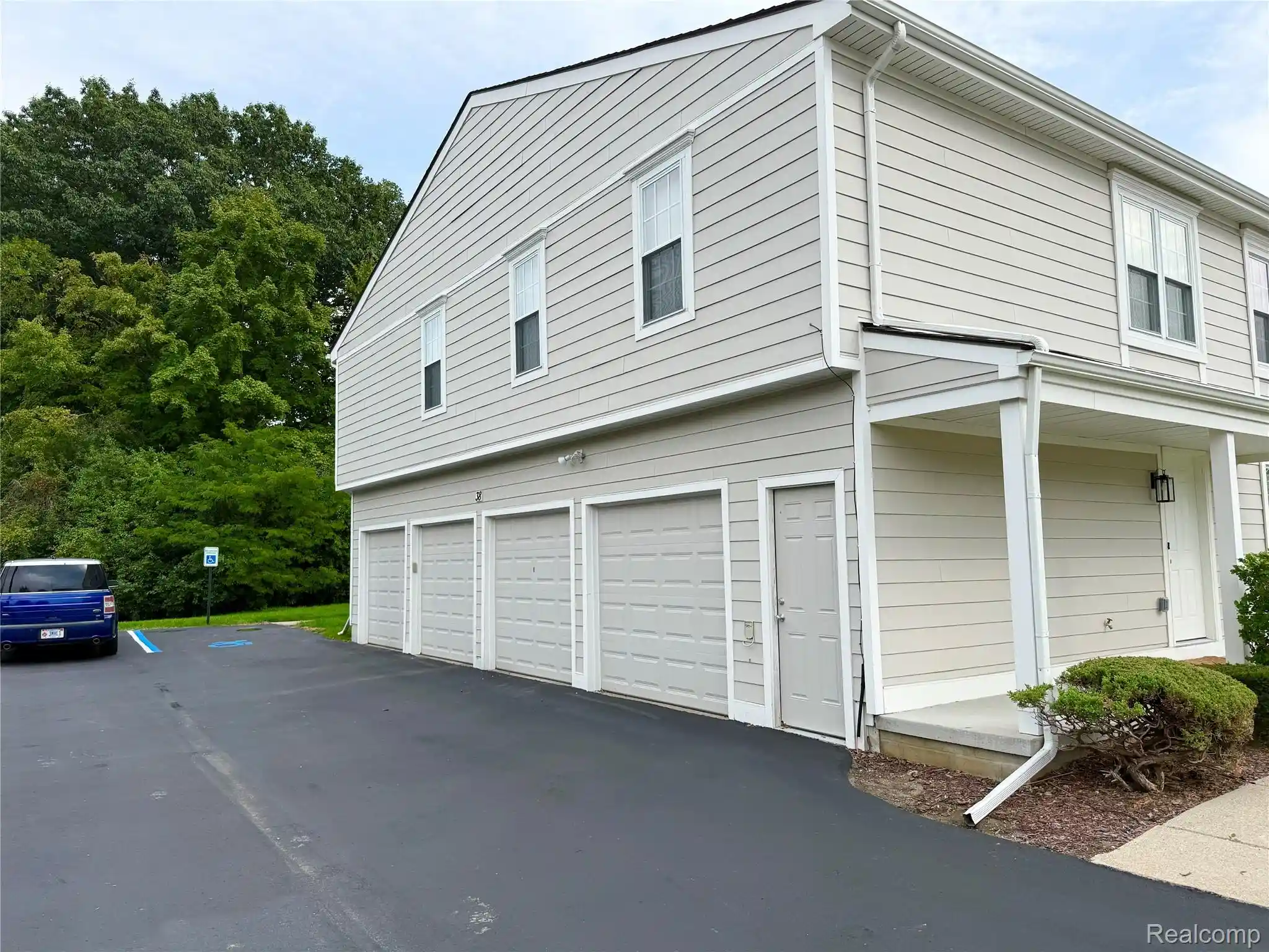 Listing Photo 2 - Condo for sale in 39726 Vlg Wood Ln located at 39726 Vlg Wood Ln, Novi, MI 48375 - Unit 39726 Village Wood Ln