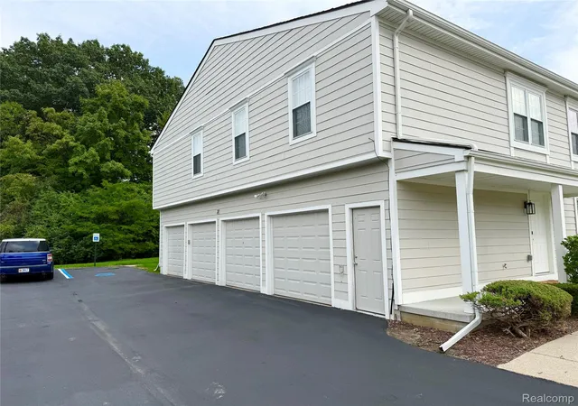Photo 2 of Condo for sale at 39726 Village Wood Ln, Novi, MI 48375 | MLS# 20261074471 | Listing updated on 2026-10-18