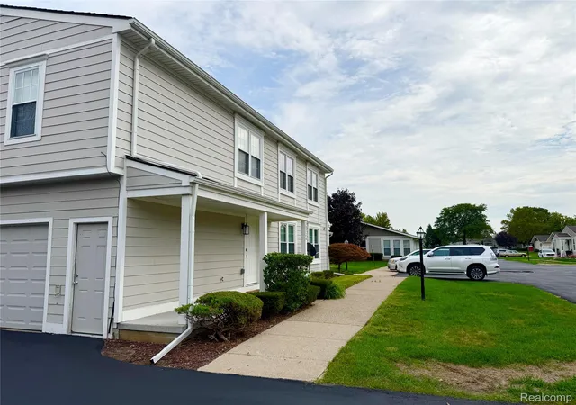 Photo 3 of Condo for sale at 39726 Village Wood Ln, Novi, MI 48375 | MLS# 20261074471 | Listing updated on 2026-10-18
