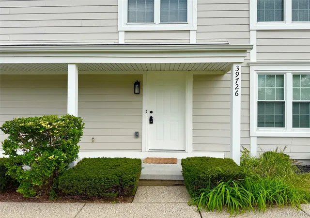 Listing Photo 4 - Condo for sale in building located at 39726 Vlg Wood Ln, Novi, MI 48375
