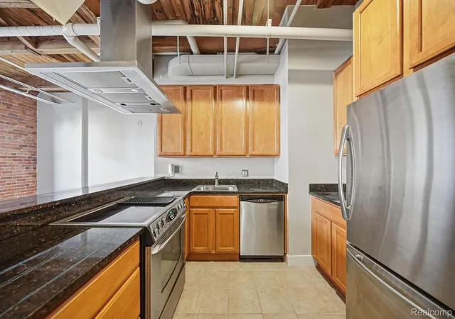 Listing Photo 5 - Condo for sale in building located at 6533 E Jefferson Ave, Detroit, MI 48207 - Unit #122W