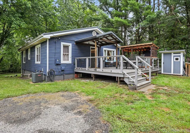 Photo 2 of Single family home for sale at 4325 Lapeer Rd, Columbiaville, MI 48421 | MLS# 20261074501 | Listing updated on 2026-10-18