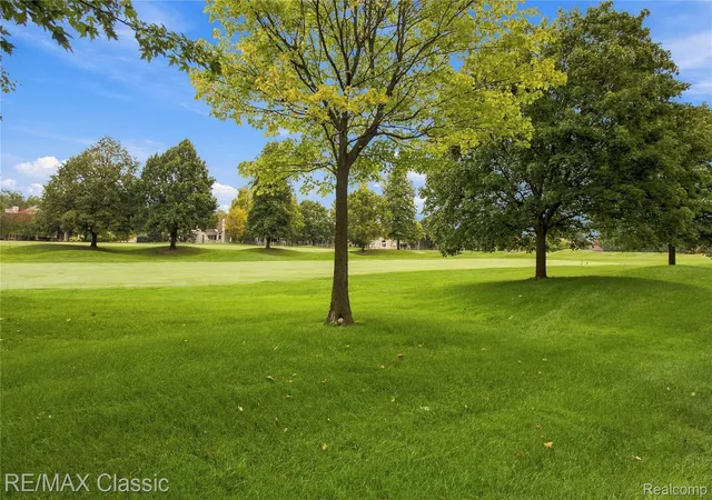 Photo 4 of Condo for sale at 619 Windsor Run, Bloomfield Hills, MI 48304 | MLS# 20261074504 | Listing updated on 2026-10-25