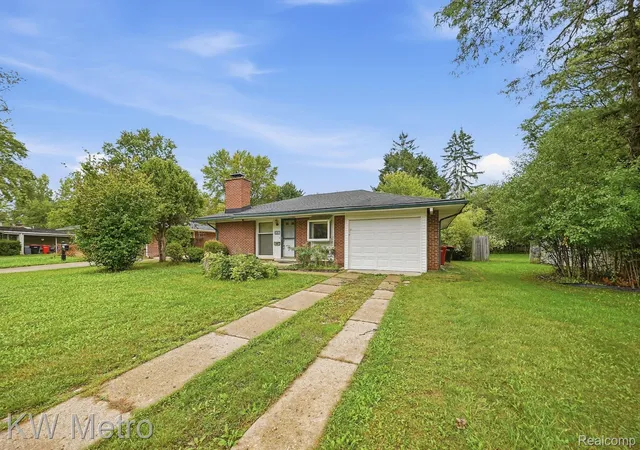 Photo 2 of Single family home for sale at 29700 Rock Crk Dr, Southfield, MI 48076 | MLS# 20261074505 | Listing updated on 2026-10-10
