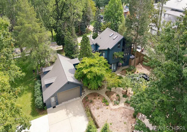 Photo 1 of Single family home for sale at 36 Union St, Douglas, MI 49406 | MLS# 71026049090 | Listing updated on 2026-10-29