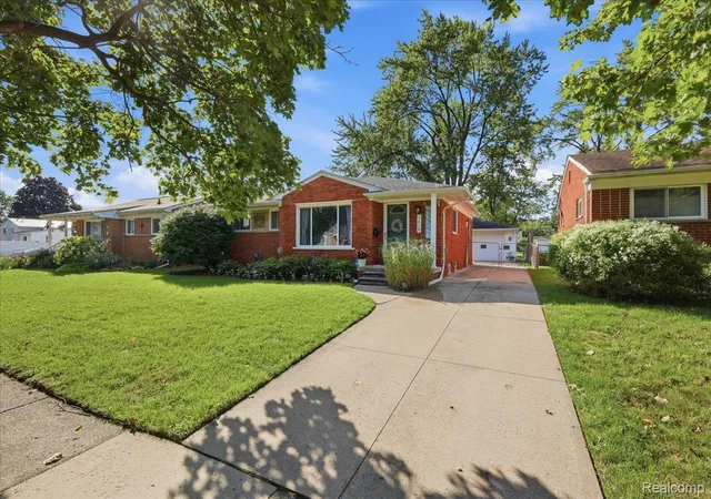Photo 2 of Single family home for sale at 1618 Englewood Ave, Royal Oak, MI 48073 | MLS# 20261074587 | Listing updated on 2026-10-09