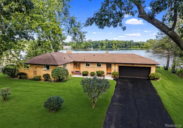 Photo 1 of Single family home for sale at 7139 Capri Dr, White Lake, MI 48383 | MLS# 20261074602 | Listing updated on 2026-10-18