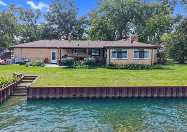 Photo 2 of Single family home for sale at 7139 Capri Dr, White Lake, MI 48383 | MLS# 20261074602 | Listing updated on 2026-10-18