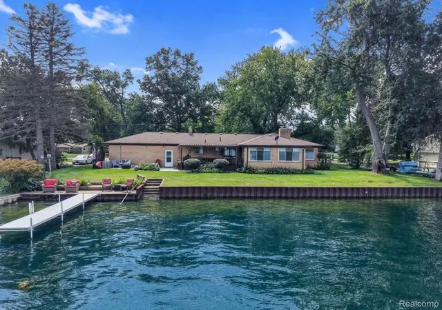 Photo 3 of Single family home for sale at 7139 Capri Dr, White Lake, MI 48383 | MLS# 20261074602 | Listing updated on 2026-10-18