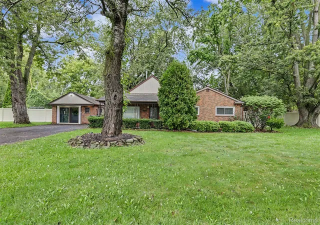Photo 1 of Single family home for sale at 32144 Warren Rd, Westland, MI 48185 | MLS# 20261074617 | Listing updated on 2026-10-10