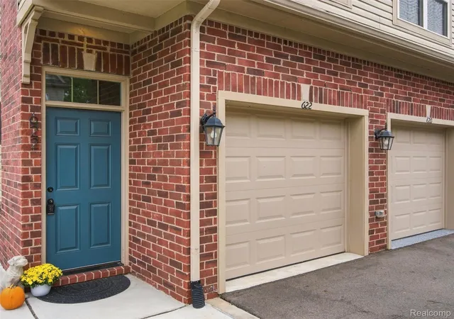 Listing Photo 1 - Condo for sale in building located at 622 Pointe Dr, Walled Lake, MI 48390
