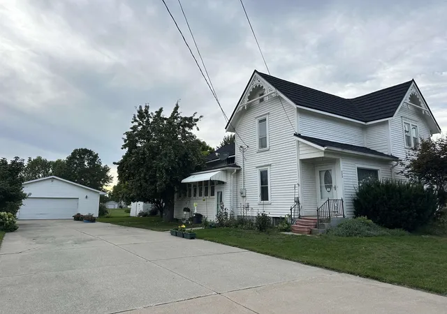 Photo 1 of Single family home for sale at 333 N Chippewa, Coe Township Isabella, MI 48883 | MLS# 79080073563 | Listing updated on 2026-10-06