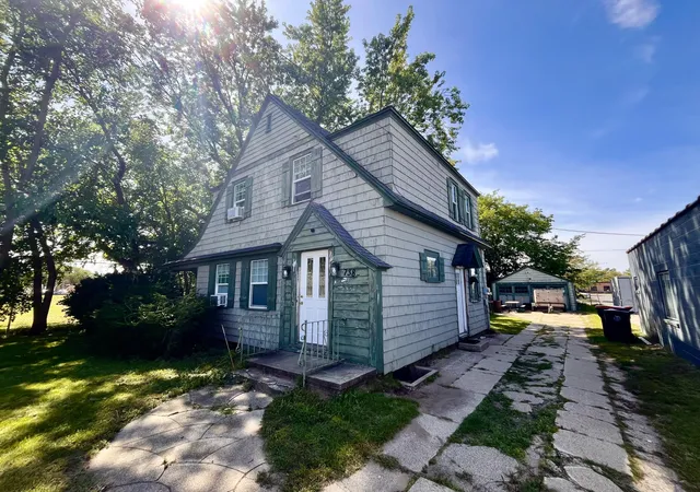 Photo 2 of Single family home for sale at 738 Washington Ave, Holland, MI 49423 | MLS# 65026049125 | Listing updated on 2026-10-14