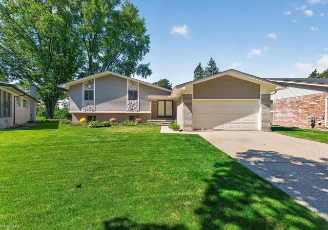 Photo 1 of Single family home for sale at 32843 Surow Dr, Warren, MI 48093 | MLS# 58050221876 | Listing updated on 2026-10-17