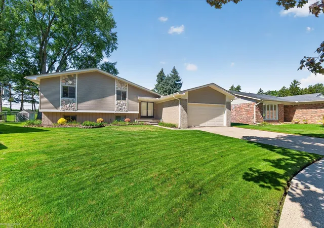 Photo 2 of Single family home for sale at 32843 Surow Dr, Warren, MI 48093 | MLS# 58050221876 | Listing updated on 2026-10-17