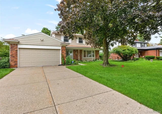 Photo 1 of Single family home for sale at 21430 Winchester St, Southfield, MI 48076 | MLS# 20261074653 | Listing updated on 2026-10-09