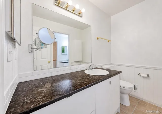 Listing Photo 4 - Condo for sale in building located at 1476 Saddle Ln, Rochester Hills, MI 48306