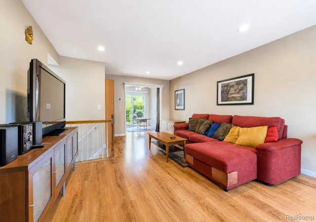 Listing Photo 5 - Condo for sale in building located at 1476 Saddle Ln, Rochester Hills, MI 48306