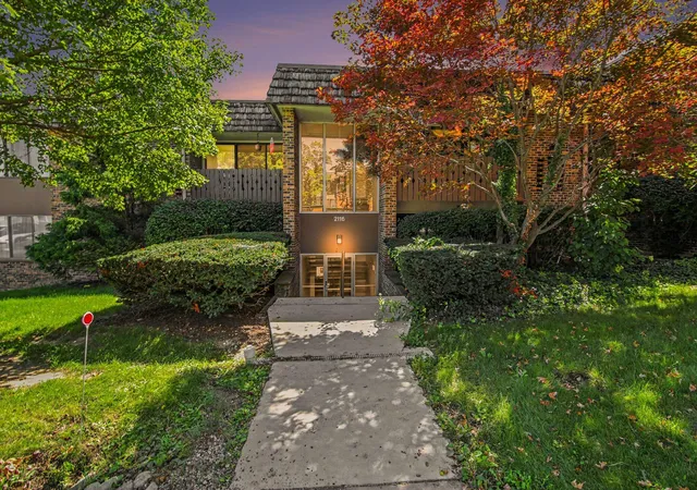 Listing Photo 1 - Condo for sale in building located at 2116 Pauline Blvd, Ann Arbor, MI 48103 - Unit #302