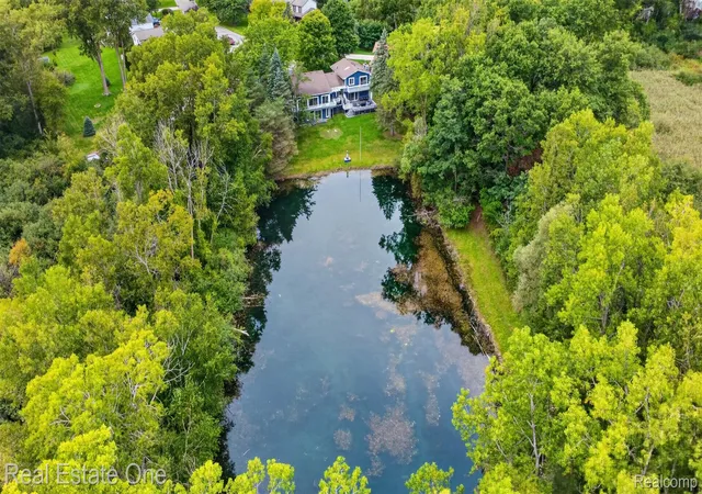 Photo 3 of Single family home for sale at 217 Davis Lake Dr, Oxford, MI 48371 | MLS# 20261074721 | Listing updated on 2026-10-10