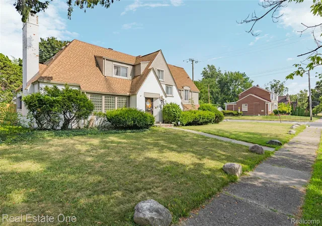 Photo 3 of Single family home for sale at 10035 W Outer Dr, Detroit, MI 48223 | MLS# 20261074730 | Listing updated on 2026-10-04