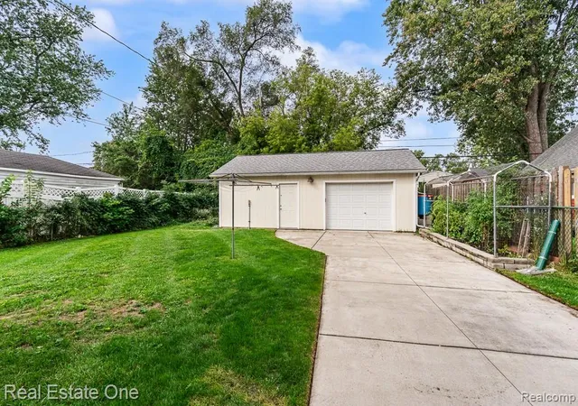 Photo 2 of Single family home for sale at 3137 Royal Ave, Berkley, MI 48072 | MLS# 20261074740 | Listing updated on 2026-10-19