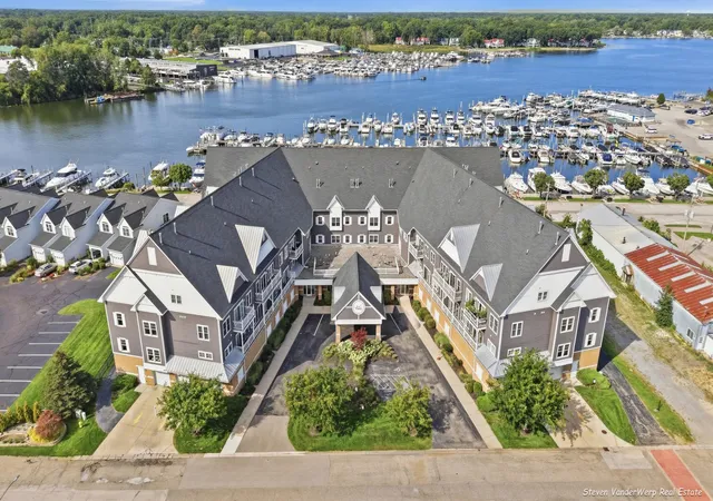 Photo 2 of Condo for sale at 917 W Savidge St #39, Spring Lake, MI 49456 | MLS# 71026049213 | Listing updated on 2026-10-09