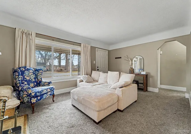 Photo 2 of Single family home for sale at 20620 Westhampton Ave, Southfield, MI 48075 | MLS# 20261074758 | Listing updated on 2026-10-07