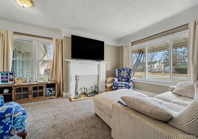 Photo 3 of Single family home for sale at 20620 Westhampton Ave, Southfield, MI 48075 | MLS# 20261074758 | Listing updated on 2026-10-07