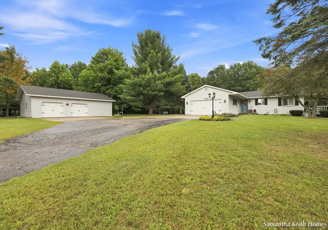 Photo 3 of Single family home for sale at 2481 S Greenville Rd, Greenville, MI 48838 | MLS# 65026049234 | Listing updated on 2026-10-09