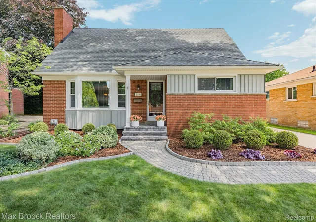 Photo 1 of Sale Pending at 2516 Linwood Ave, Royal Oak, MI 48073 | MLS# 20261074784 | Listing updated on 2026-10-09