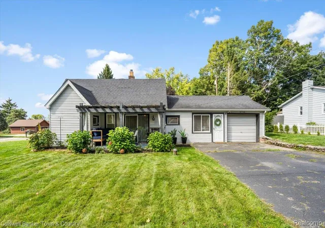 Photo 2 of Single family home for sale at 2710 Lakeridge, Wixom, MI 48393 | MLS# 20261074793 | Listing updated on 2026-10-09