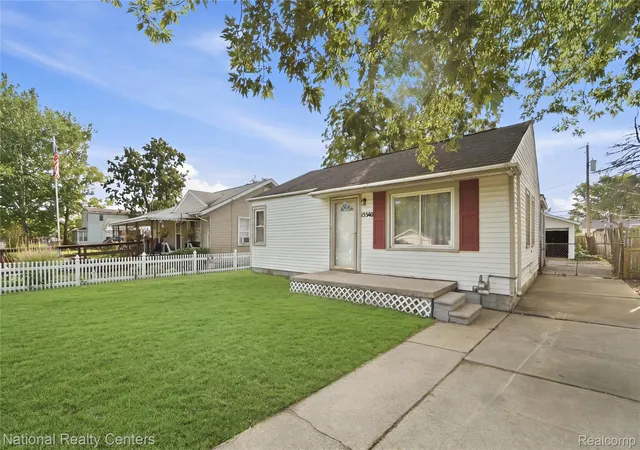 Photo 2 of Single family home for sale at 15340 Drysdale St, Southgate, MI 48195 | MLS# 20261074797 | Listing updated on 2026-10-05